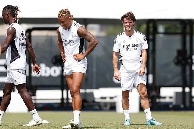 王者女英雄被绳子束手束脚图片